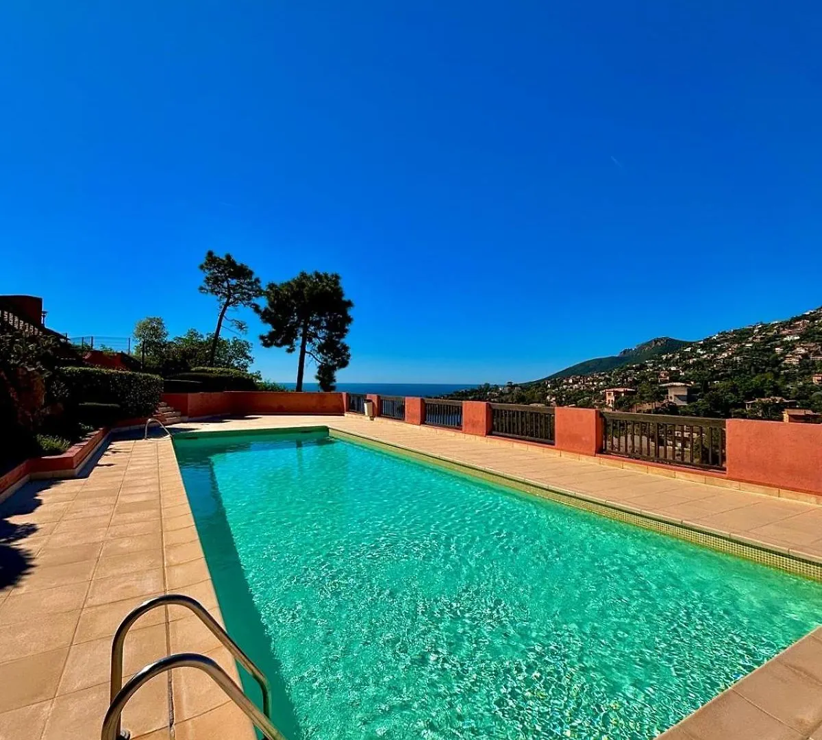 Duplex Vue Mer Dans Residence Avec Piscine Et Parking Théoule-sur-Mer 0*,  Francia